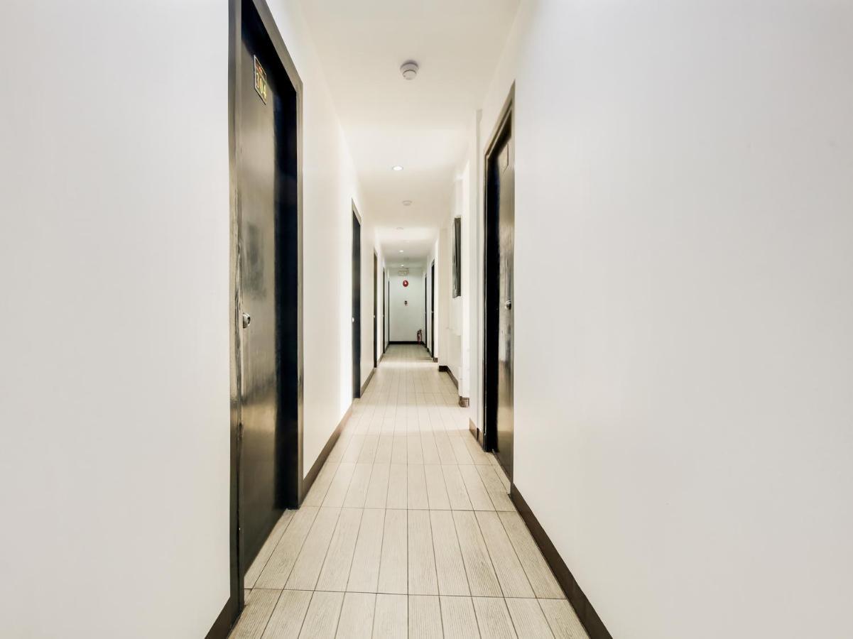 Oyo 895 Golden Majestic Pension Inn Манила Екстериор снимка