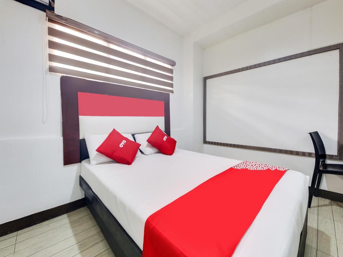 Oyo 895 Golden Majestic Pension Inn Манила Екстериор снимка