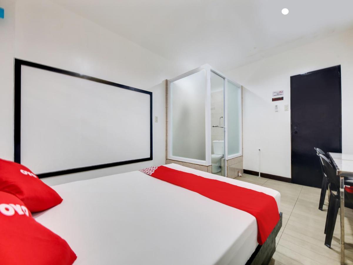Oyo 895 Golden Majestic Pension Inn Манила Екстериор снимка
