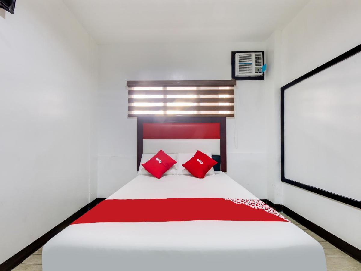 Oyo 895 Golden Majestic Pension Inn Манила Екстериор снимка