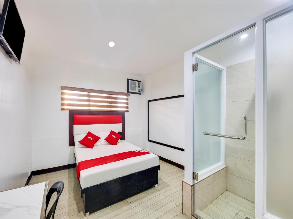 Oyo 895 Golden Majestic Pension Inn Манила Екстериор снимка
